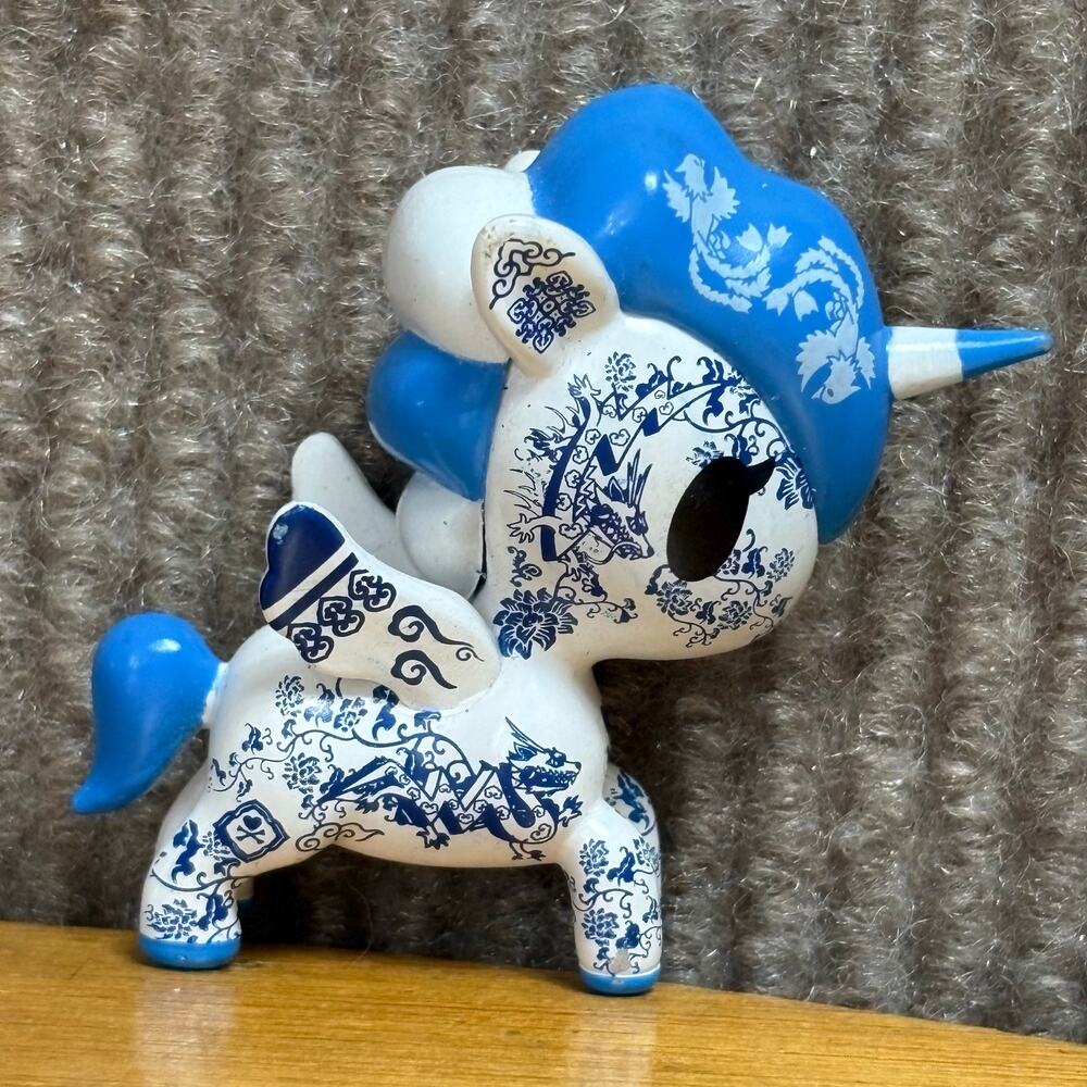 Tokidoki Unicorno Series 8 "Porcellana" mini vinyl figure